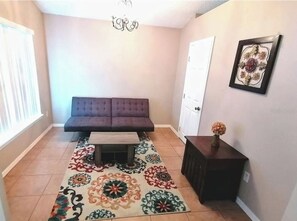 Smart TV - Entire 4 BR Vacation House Near Disney w/ Pool (Clermont)