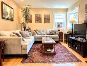 Smart TV, videojuegos, reproductor de DVD, libros