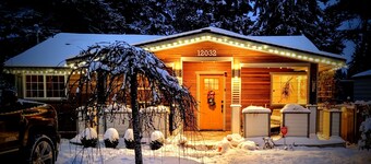North Seattle bungalow near light rail and I-5.
