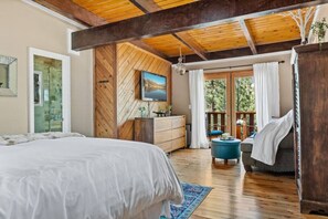 3 bedrooms, travel crib, WiFi, bed sheets - Moonlight Ridge Cabin + Hot Tub + Views + Pet Friendly (Big Bear Lake)