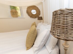 2 bedrooms, individually decorated, individually furnished - Bishops Retreat (Ventnor)