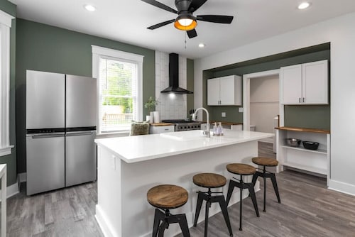 Deluxe 4-Bedroom w Huge Deck 3-Min to Downtown!