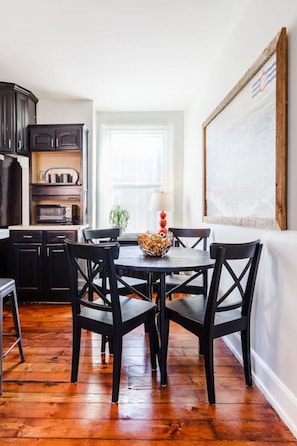 Dining - 2 Large Apts w/ Parking - Downtown/Over the Rhine (Cincinnati)