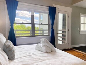 1 bedroom, desk, iron/ironing board, free WiFi - Explore Downtown and Mount Adams with River Views (Cincinnati)
