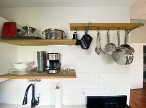 Fridge, microwave, oven, stovetop - Explore Downtown and Mount Adams with River Views (Cincinnati)