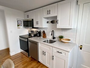 Fridge, microwave, oven, stovetop - Explore Downtown and Mount Adams with River Views! (Cincinnati)