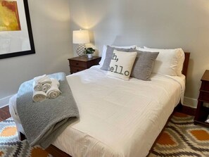 3 soverom, skrivebord, strykejern/-brett og wi-fi (inkludert)