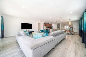 Smart TV, video games, table football - EPIC*10min Disney*Theater*BunkbedSlide*Prof Arcade (Kissimmee)