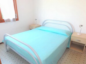 3 sovrum, värdeförvaringsskåp på rummet och sängkläder