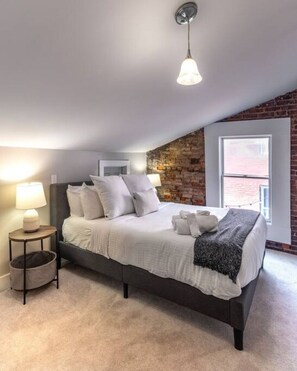 3 bedrooms, desk, iron/ironing board, free WiFi