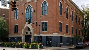 A red brick building with arched windows and a tower. - Soaring 2-Bedroom Parkside Loft Walkable to it All (Cincinnati)