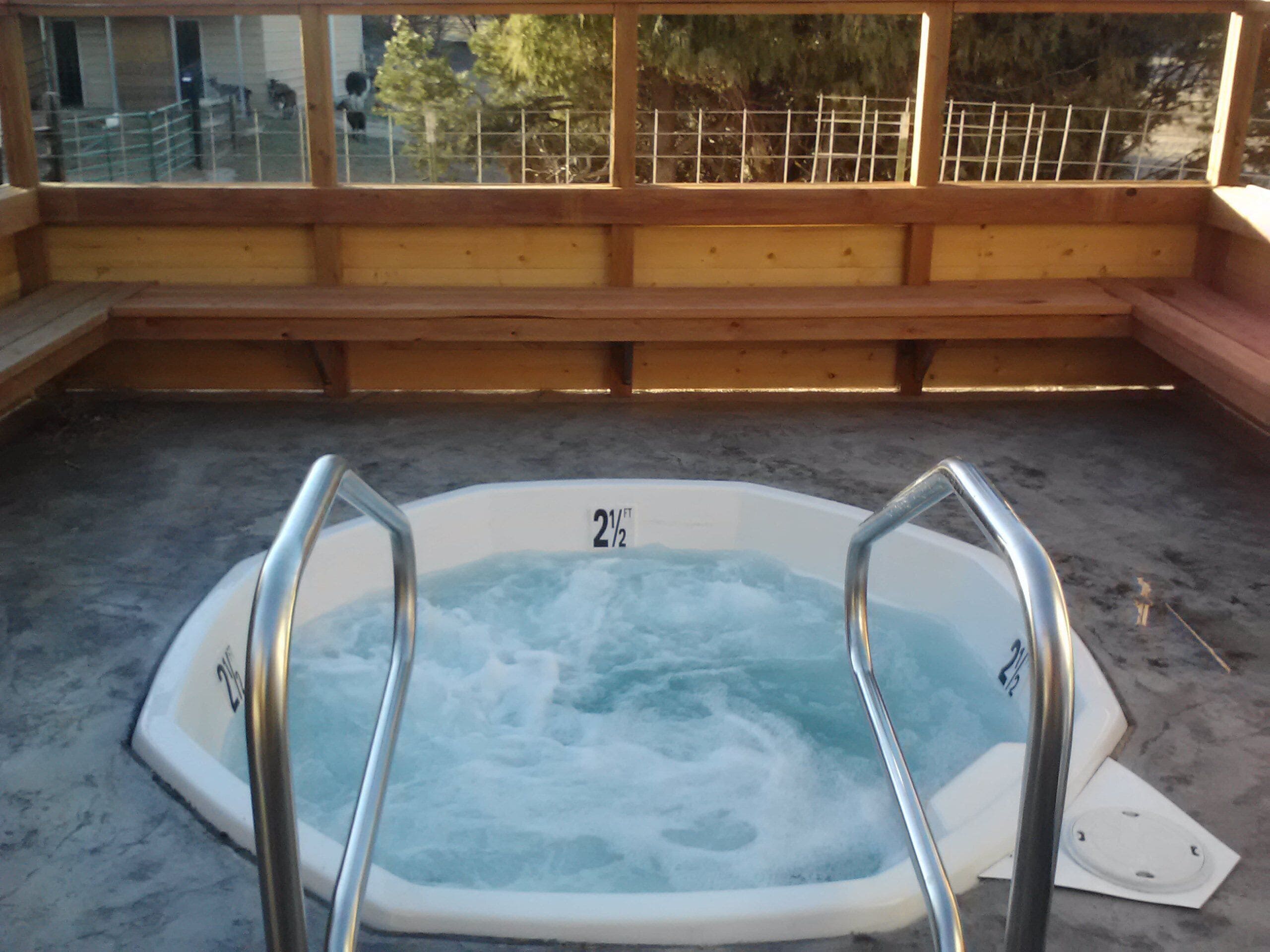 Outdoor spa tub