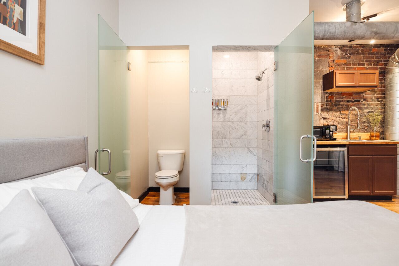 1 quarto, escrivaninha, ferros/tábuas de passar roupa, Wi-Fi de cortesia