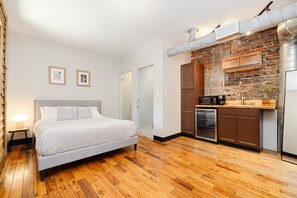 1 bedroom, desk, iron/ironing board, free WiFi