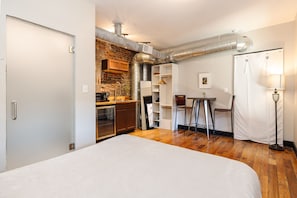 1 chambre, bureau, fer et planche à repasser, Wi-Fi gratuit