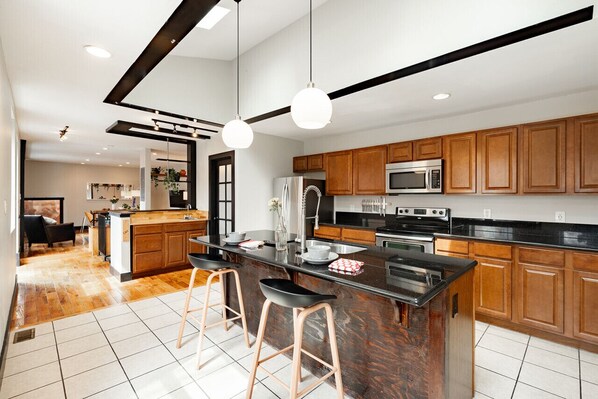 Fridge, microwave, oven, stovetop - 1304 Broadway - ALL · Huge Parkside Retreat Downtown-Private Roof Decks (Cincinnati)