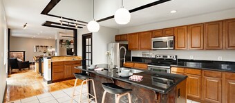 1304 Broadway - ALL · Huge Parkside Retreat Downtown-Private Roof Decks