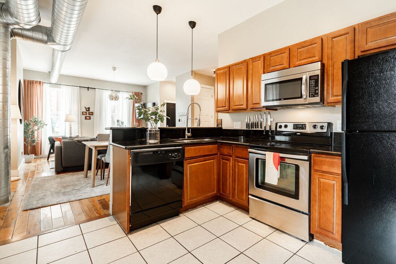 Køleskab, mikrobølgeovn, ovn, kogeplade