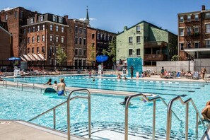 Pool - 1304 Broadway - ALL · Huge Parkside Retreat Downtown-Private Roof Decks (Cincinnati)