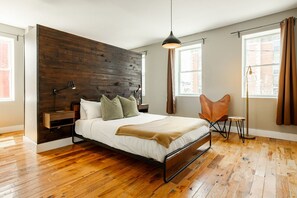 5 slaapkamers, een bureau, een strijkplank/strijkijzer, gratis wifi