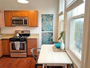 冰箱、微波炉、烤箱、炉灶