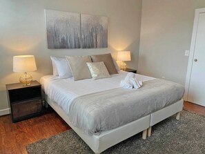 2 habitaciones, escritorio, tabla de planchar con plancha y wifi gratis 
