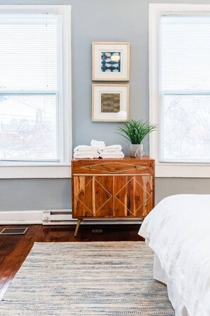 1 habitación, tabla de planchar con plancha, wifi gratis y ropa de cama 