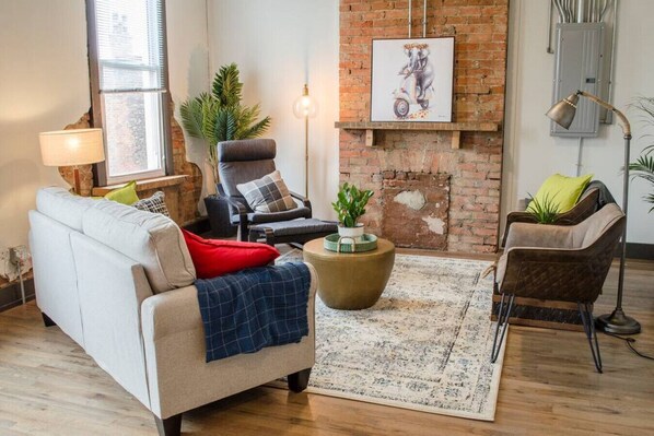 Smart TV, fireplace