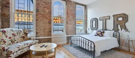 4 Schlafzimmer, Schreibtisch, Bügeleisen/Bügelbrett, kostenloses WLAN