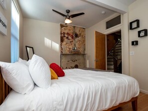 3 bedrooms, desk, iron/ironing board, free WiFi
