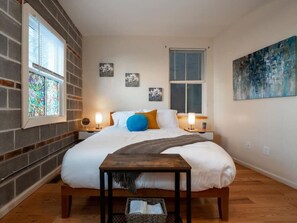 3 habitaciones, escritorio, tabla de planchar con plancha y wifi gratis 