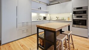 Kaffetrakter/tekoker, kjøleskap, mikrobølgeovn og ovn