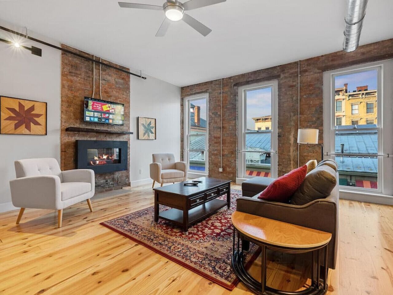 Smart TV, fireplace