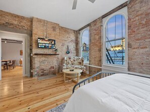 2 habitaciones, escritorio, tabla de planchar con plancha y wifi gratis