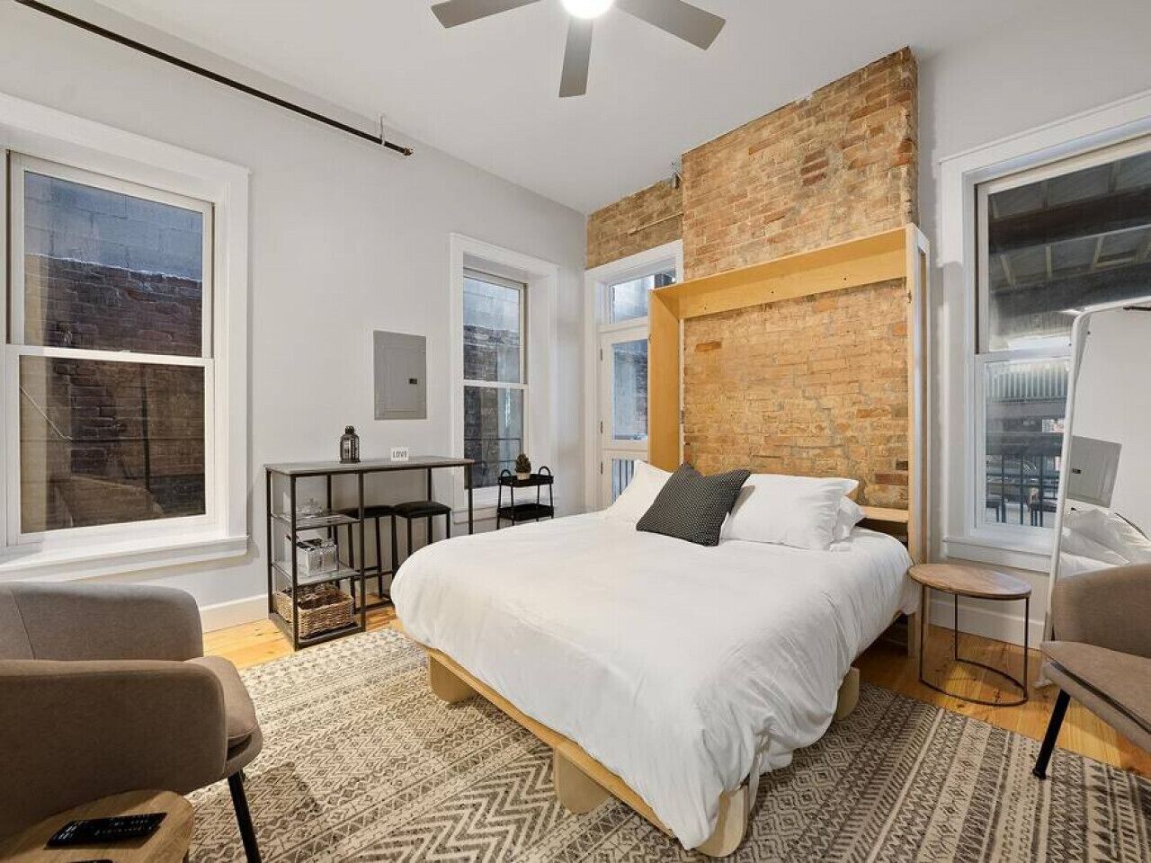 1 soverom, skrivebord, strykejern/-brett og wi-fi (inkludert)