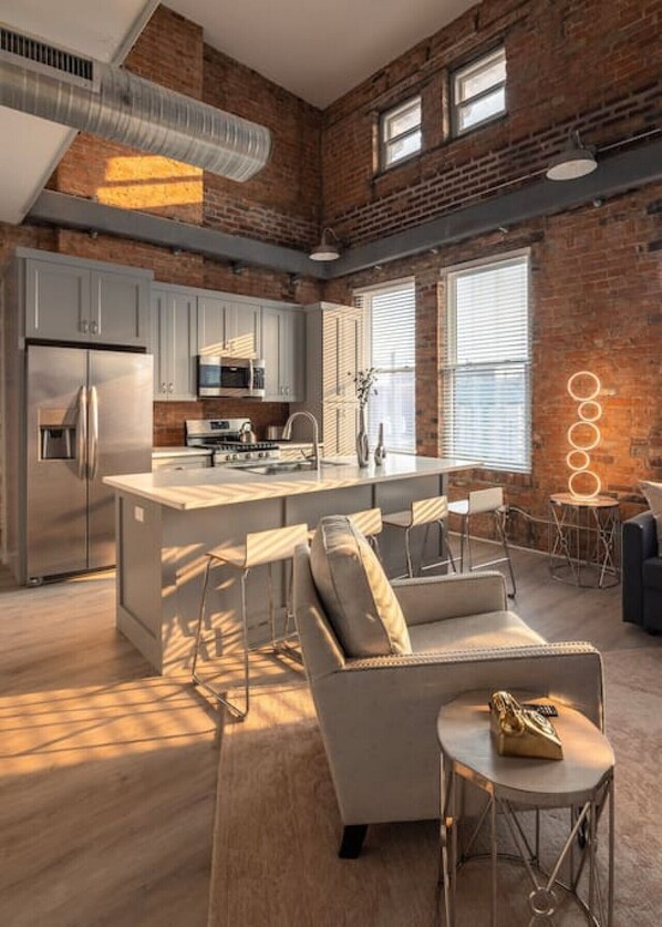 Interior - Bubbles · BUBBLES FANTASY SUITE: Explore OTR/DT & Rhinegeist (Cincinnati)