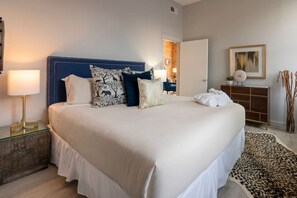 8 bedrooms, desk, iron/ironing board, free WiFi