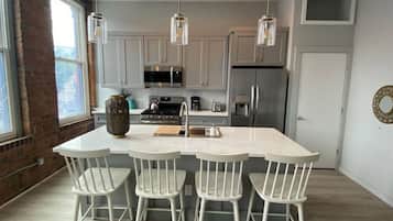 Fridge, microwave, oven, stovetop