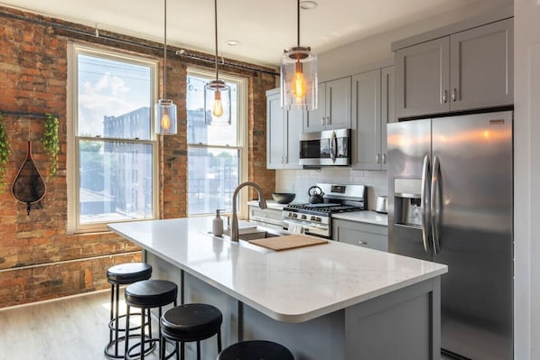 Fridge, microwave, oven, stovetop