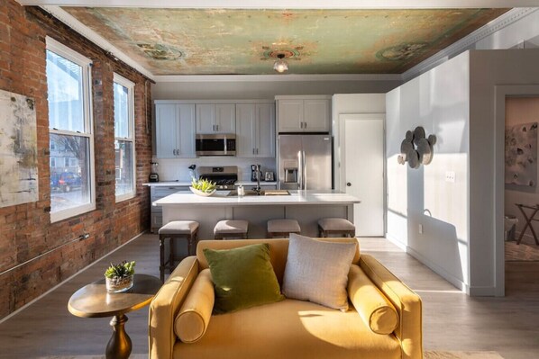 Smart TV - PARLOR: Explore OTR/DT: Restored 1894 Italianate (Cincinnati)