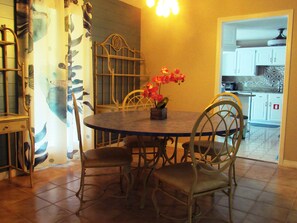 Dining - Private Home with Heated  or Cooled Pool 5 minute drive to the Beach (Navarre)