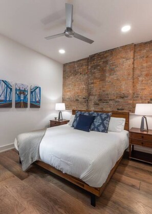 1 slaapkamer, een bureau, een strijkplank/strijkijzer, gratis wifi