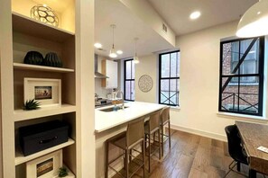 Fridge, microwave, oven, stovetop - Walk Everywhere From This Newly Renovated Condo (Cincinnati)