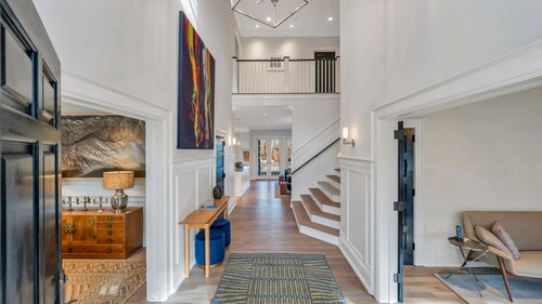 Beautiful home with private pool, hot tub, gym, pool table, ping pong, fire...