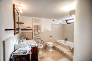 Bathtub, free toiletries, hair dryer, bidet - Trullo La Succulenta - Le Case di Valentina (Ceglie Messapica)