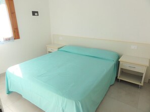 3 chambres, coffres-forts dans les chambres, draps fournis