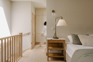 3 slaapkamers, een strijkplank/strijkijzer, reisbedje, gratis wifi