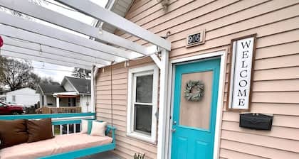 Fun, group friendly house close to fair! Sleeps 8