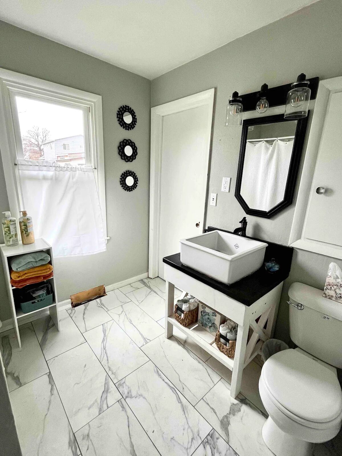 Combined shower/bathtub, hair dryer, towels, soap