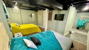 3 室のベッドルーム、WiFi (無料)、ベッドシーツ